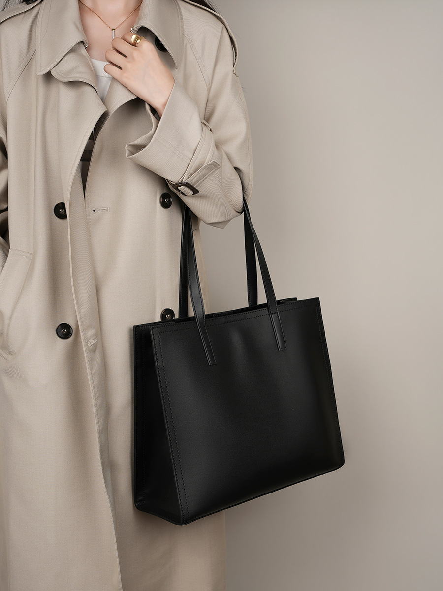Smooth Structured Daily Tote Bag