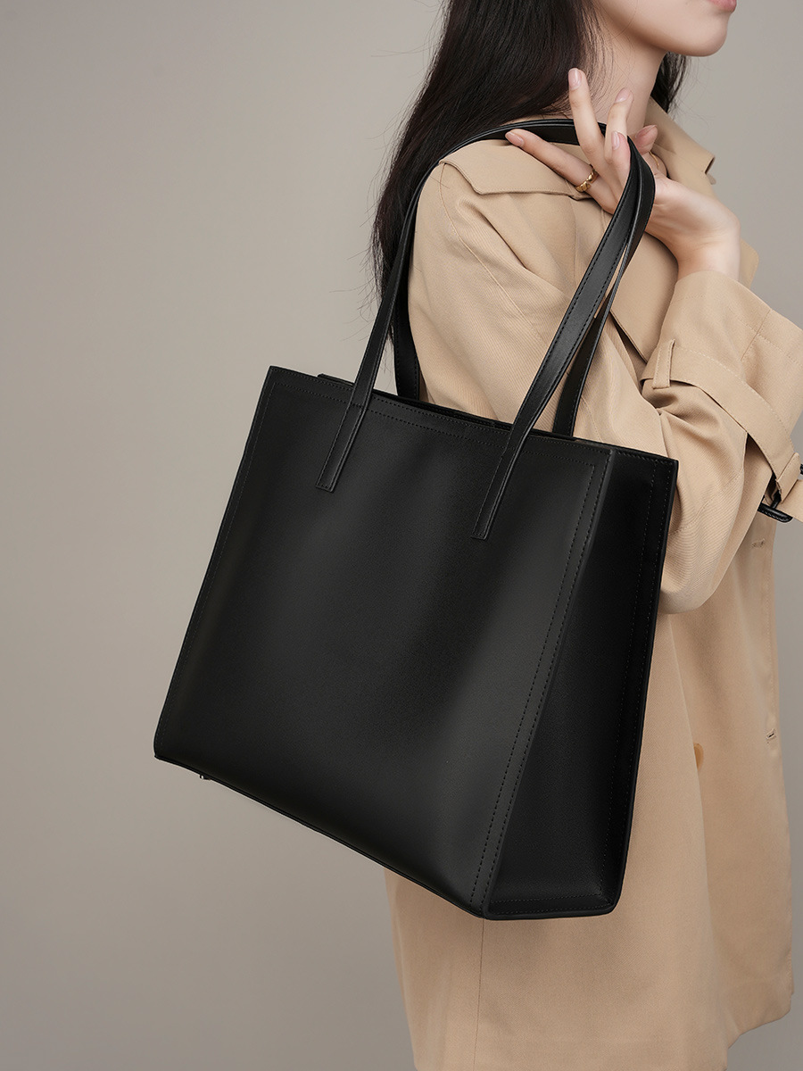 Smooth Structured Daily Tote Bag